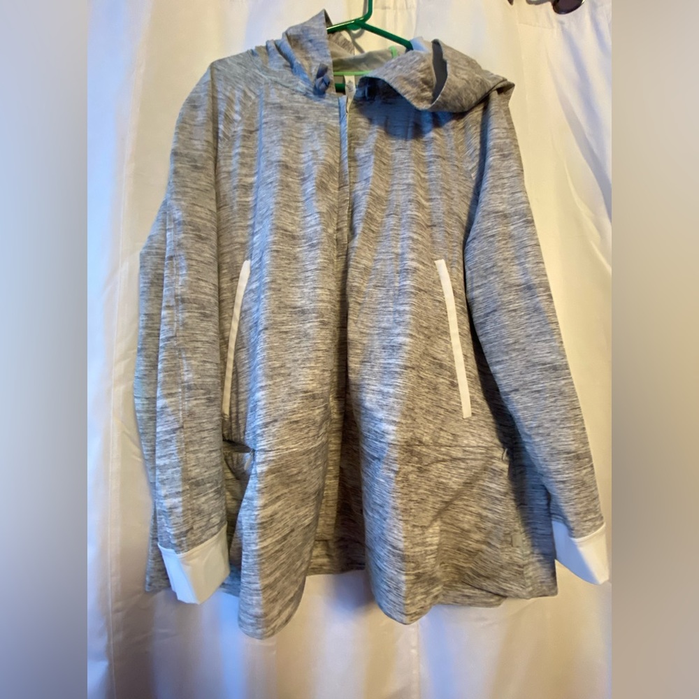 EUC Lululemon women’s windbreaker size 12